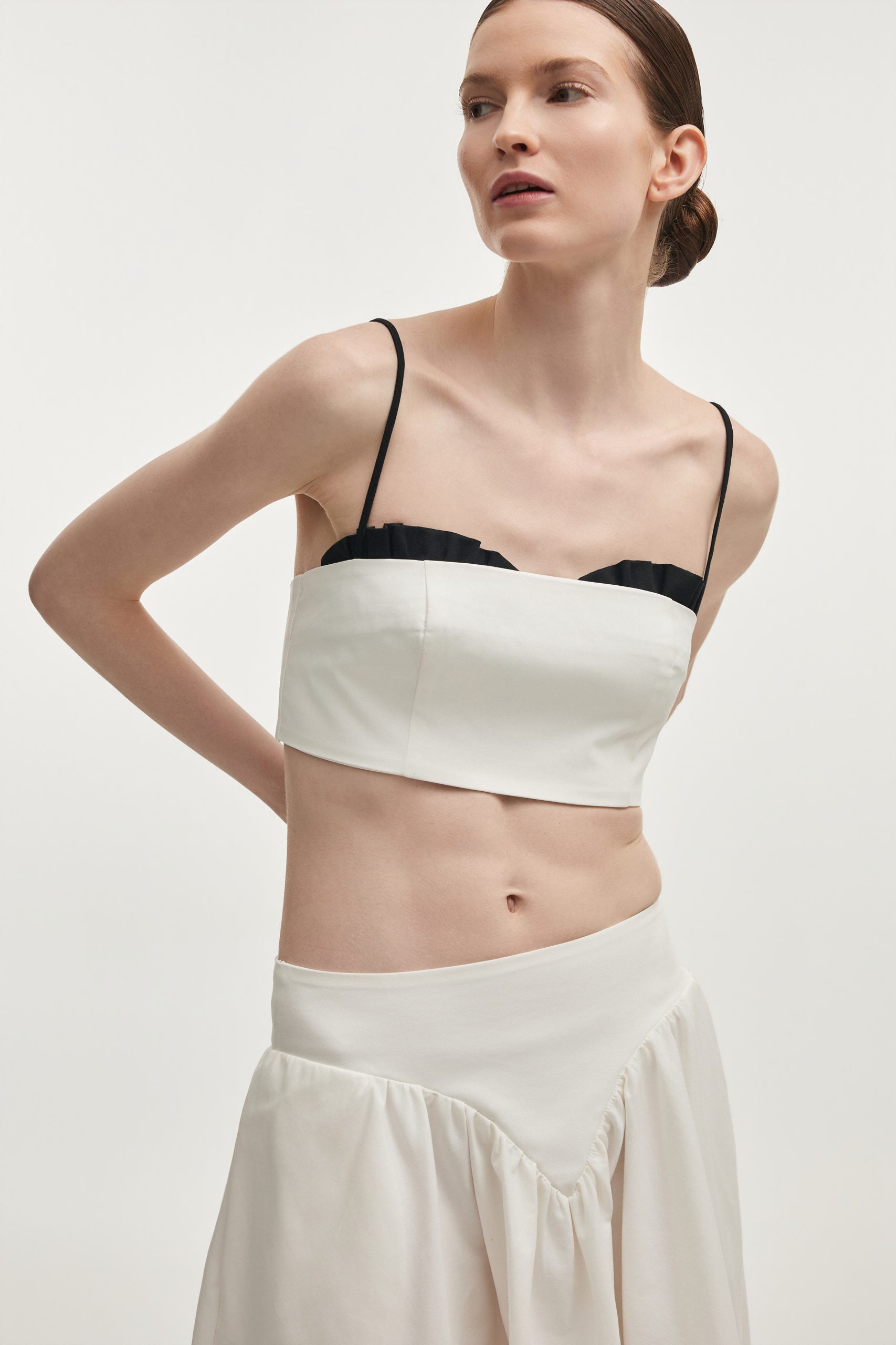 NR_E_SUM26_1144130 copy NR Hibiscus Top White/Black - Image 1