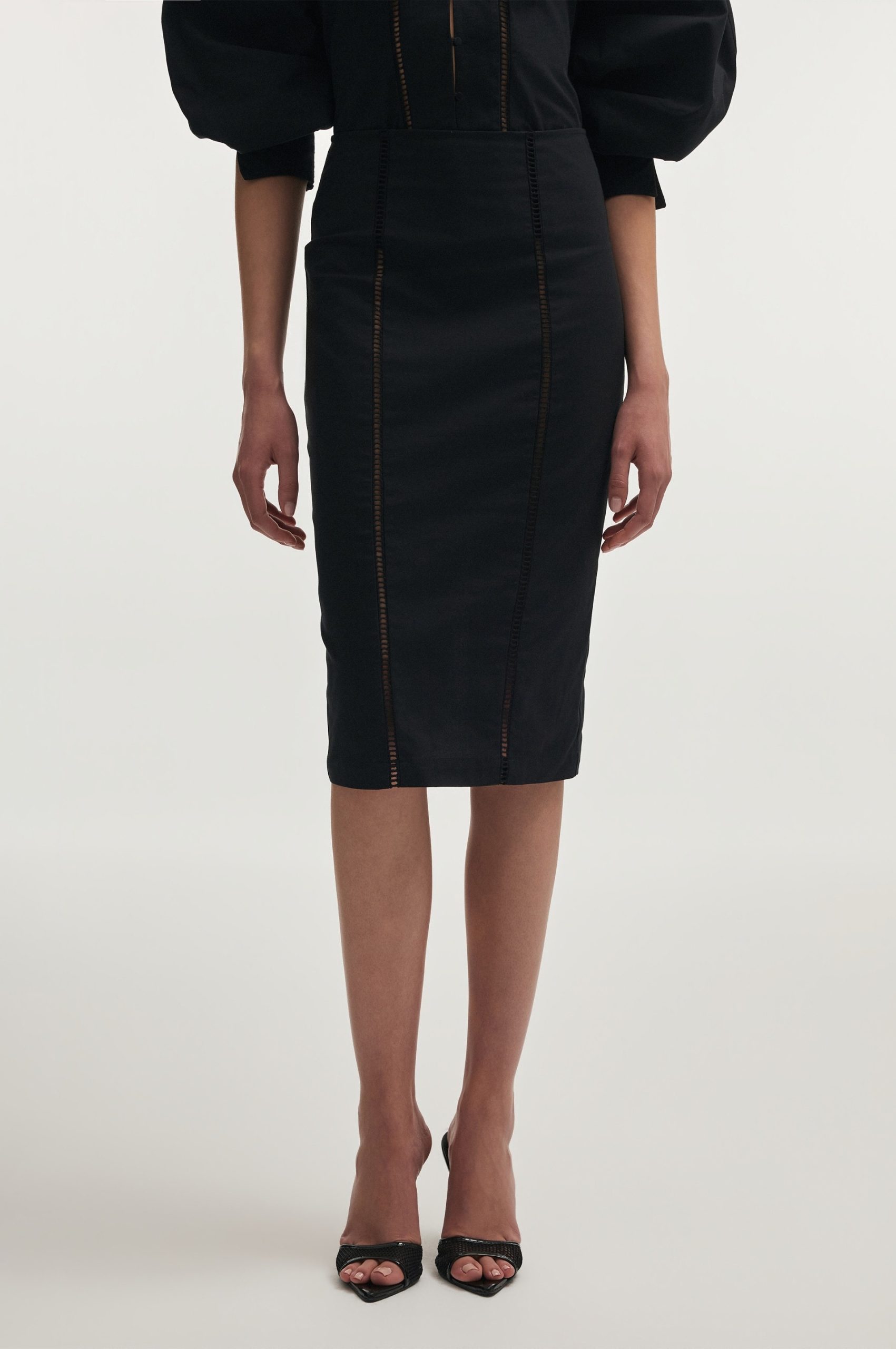 dama_shirt_close_up_2_ NR Dama Midi Skirt - Black - Image 1