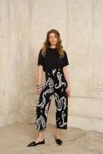 Beverly Black T-shirt - Image 2
