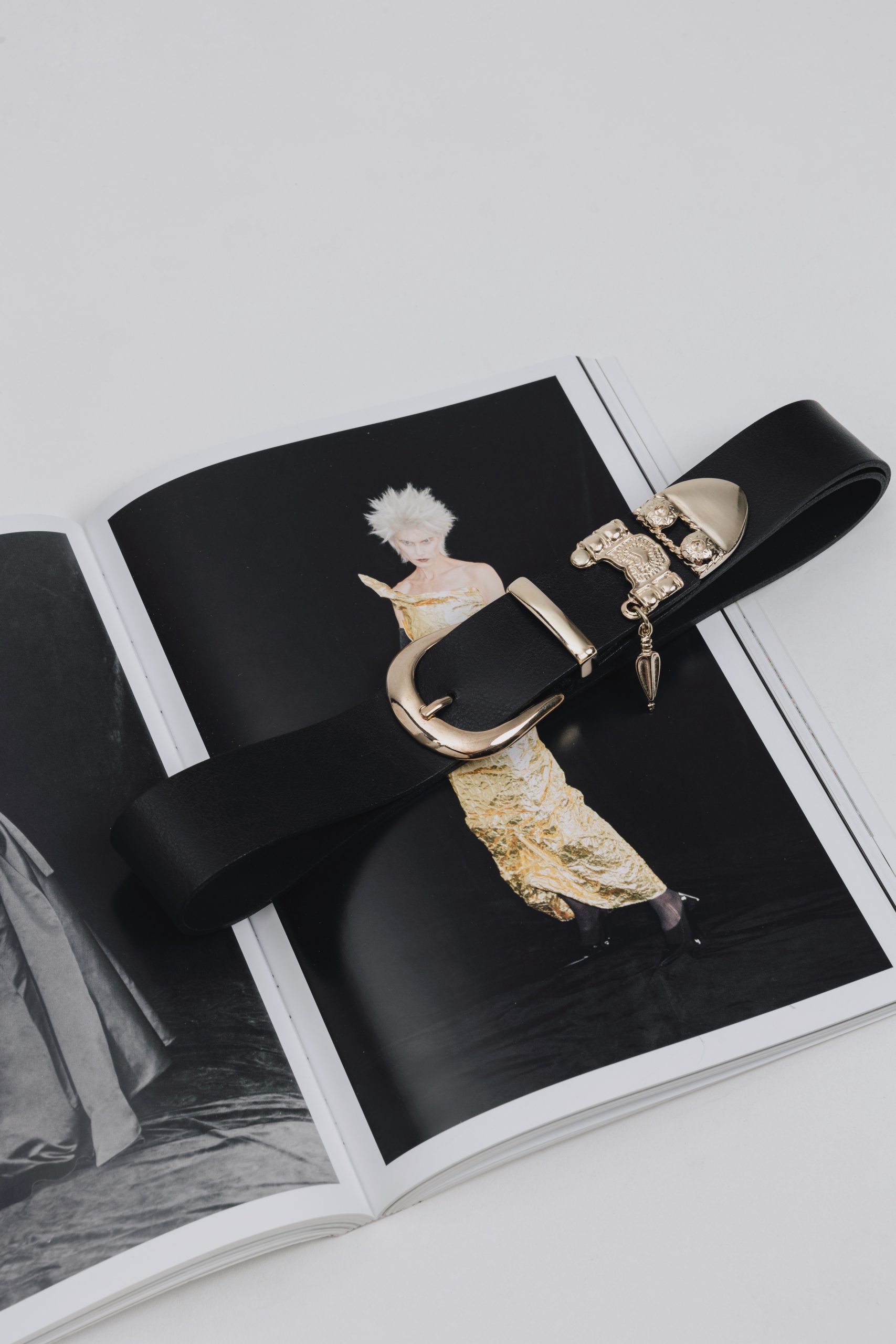 INDIVIDUAL STUDIO FW2627 VOL.2-230 "Closer" - Black / gold - Image 1